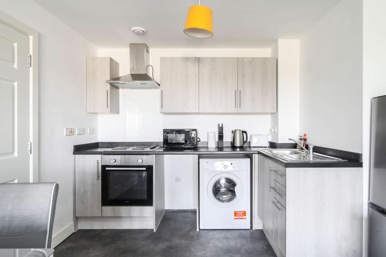 Livestay-New Private Apartment Building Minutes From Heathrow Слау Экстерьер фото