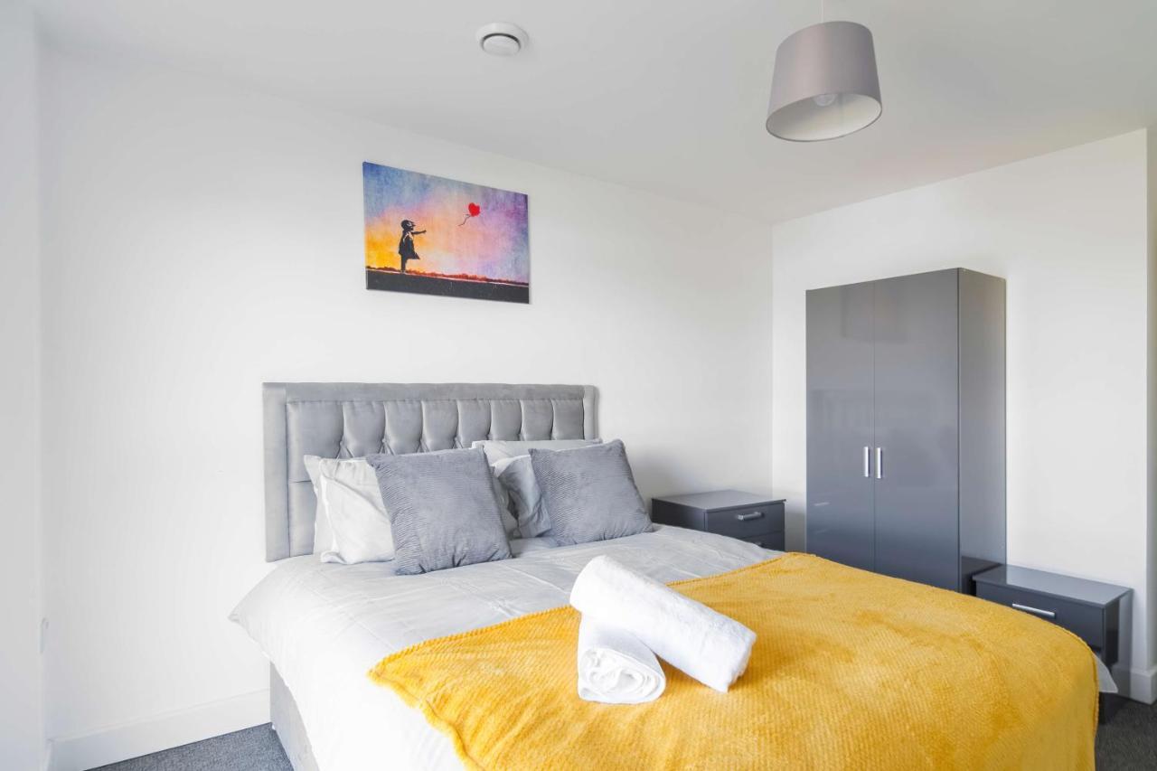 Livestay-New Private Apartment Building Minutes From Heathrow Слау Экстерьер фото