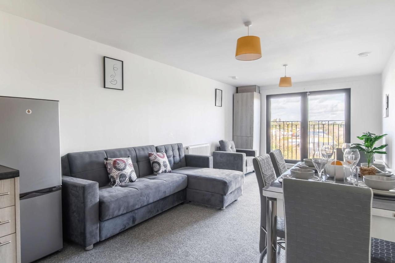 Livestay-New Private Apartment Building Minutes From Heathrow Слау Экстерьер фото