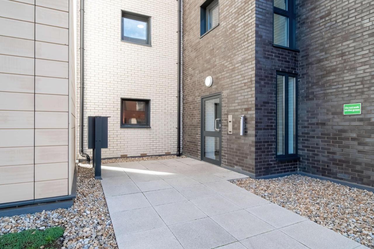 Livestay-New Private Apartment Building Minutes From Heathrow Слау Экстерьер фото