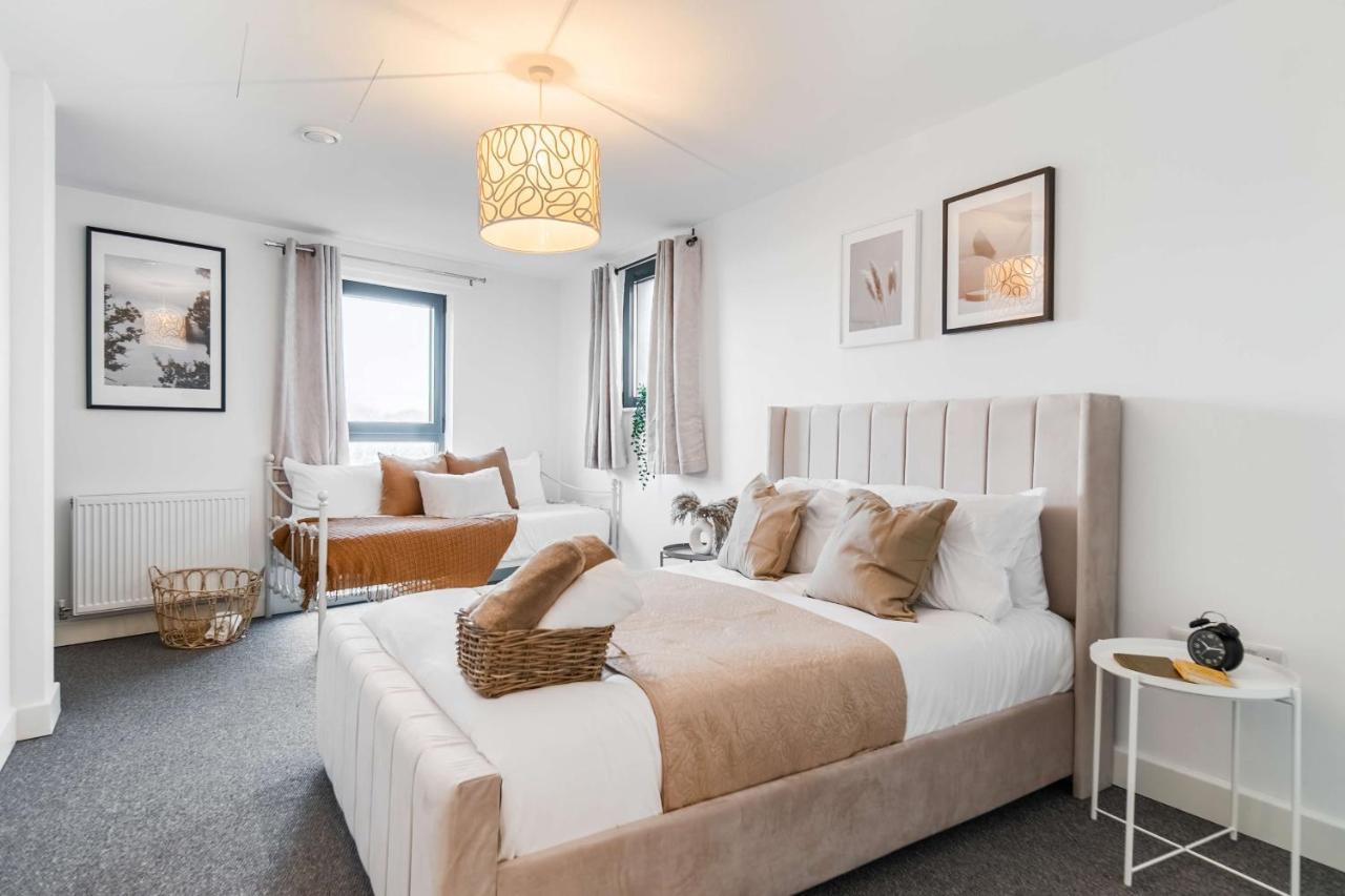 Livestay-New Private Apartment Building Minutes From Heathrow Слау Экстерьер фото
