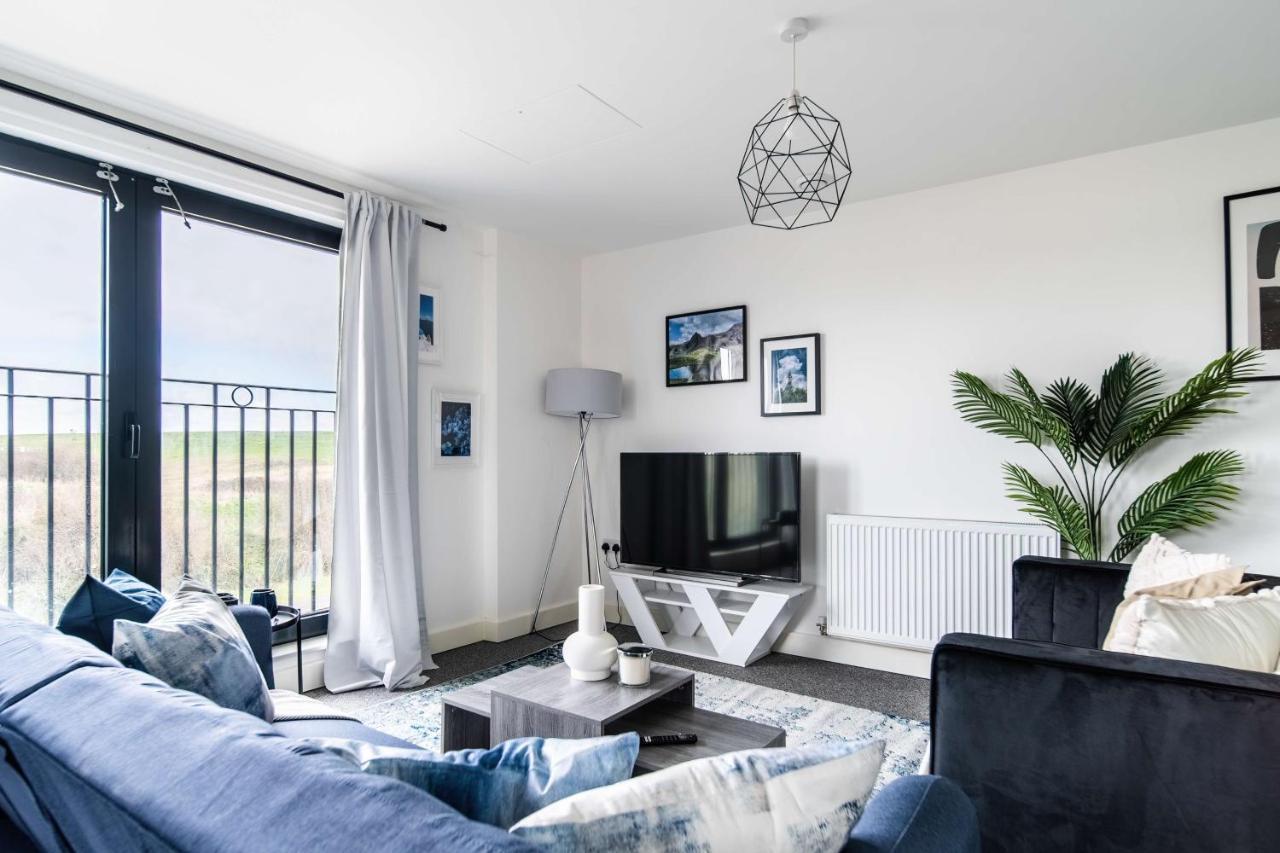 Livestay-New Private Apartment Building Minutes From Heathrow Слау Экстерьер фото