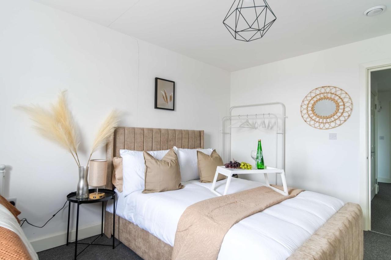 Livestay-New Private Apartment Building Minutes From Heathrow Слау Экстерьер фото