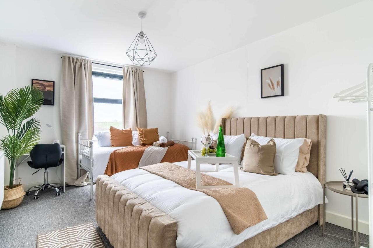 Livestay-New Private Apartment Building Minutes From Heathrow Слау Экстерьер фото