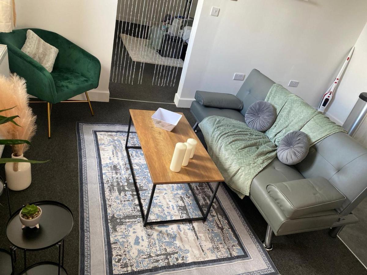 Livestay-New Private Apartment Building Minutes From Heathrow Слау Экстерьер фото