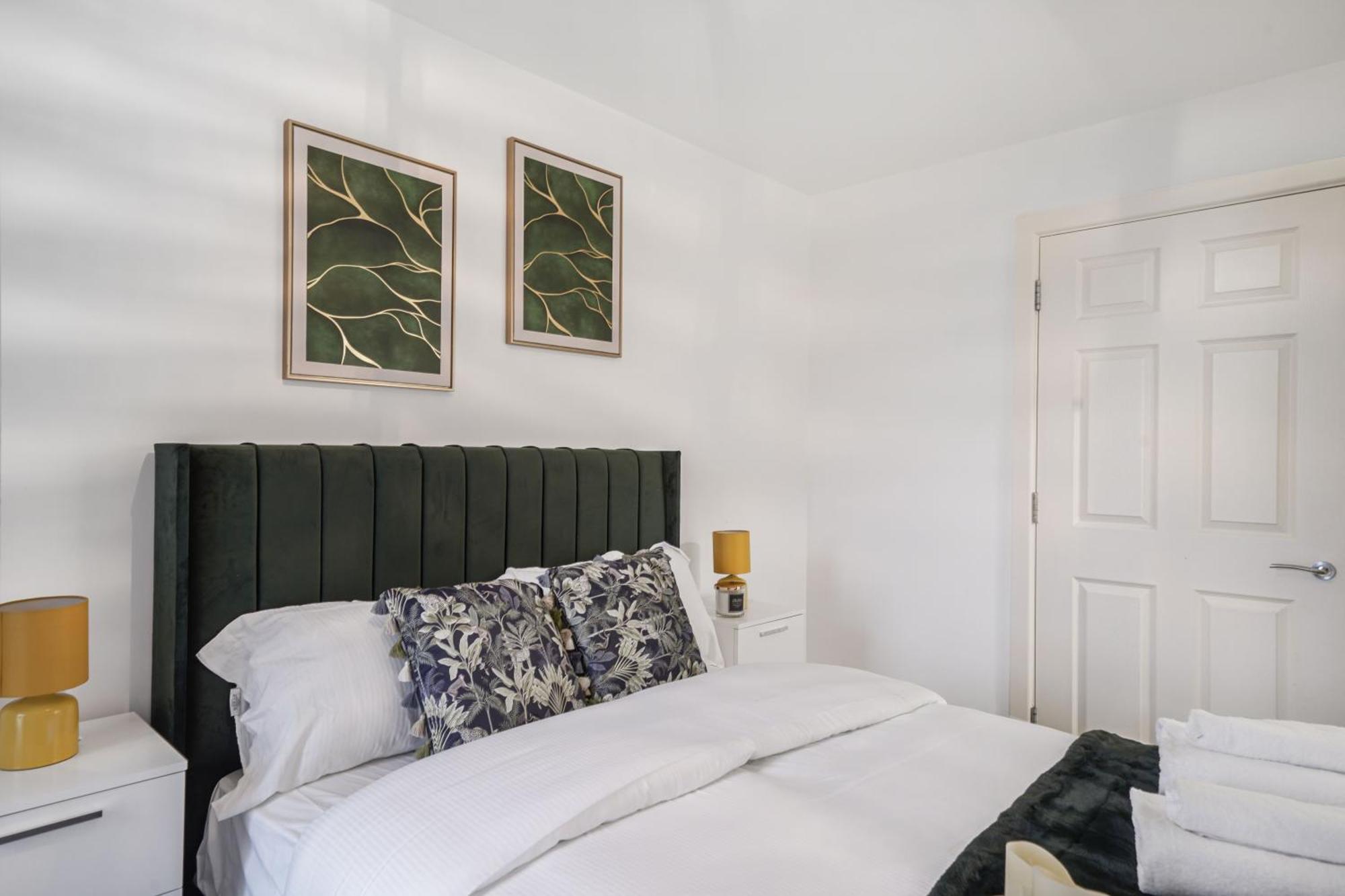 Livestay-New Private Apartment Building Minutes From Heathrow Слау Экстерьер фото