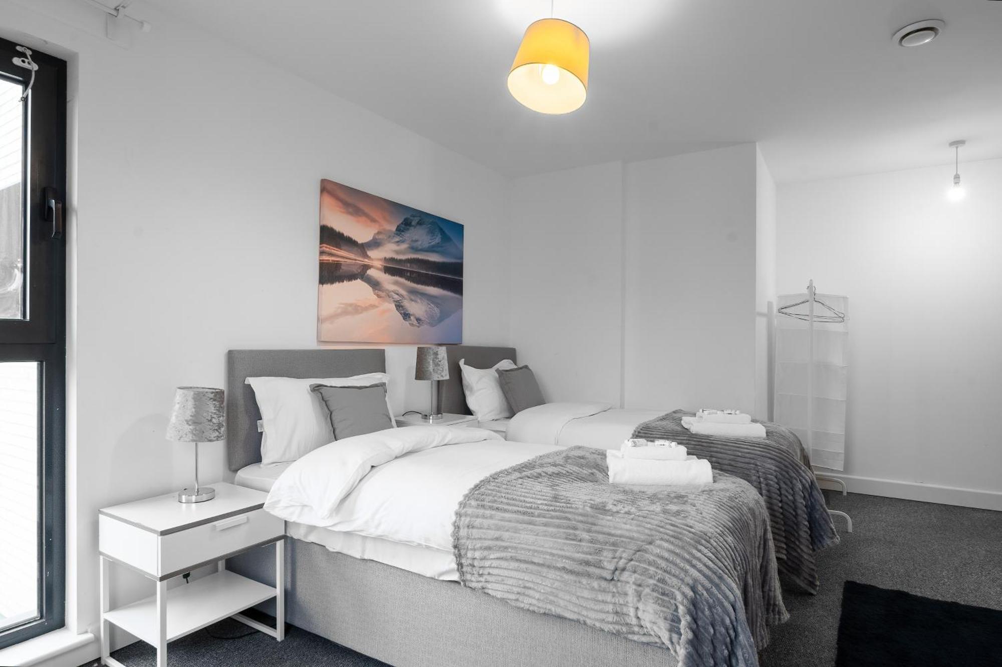 Livestay-New Private Apartment Building Minutes From Heathrow Слау Экстерьер фото