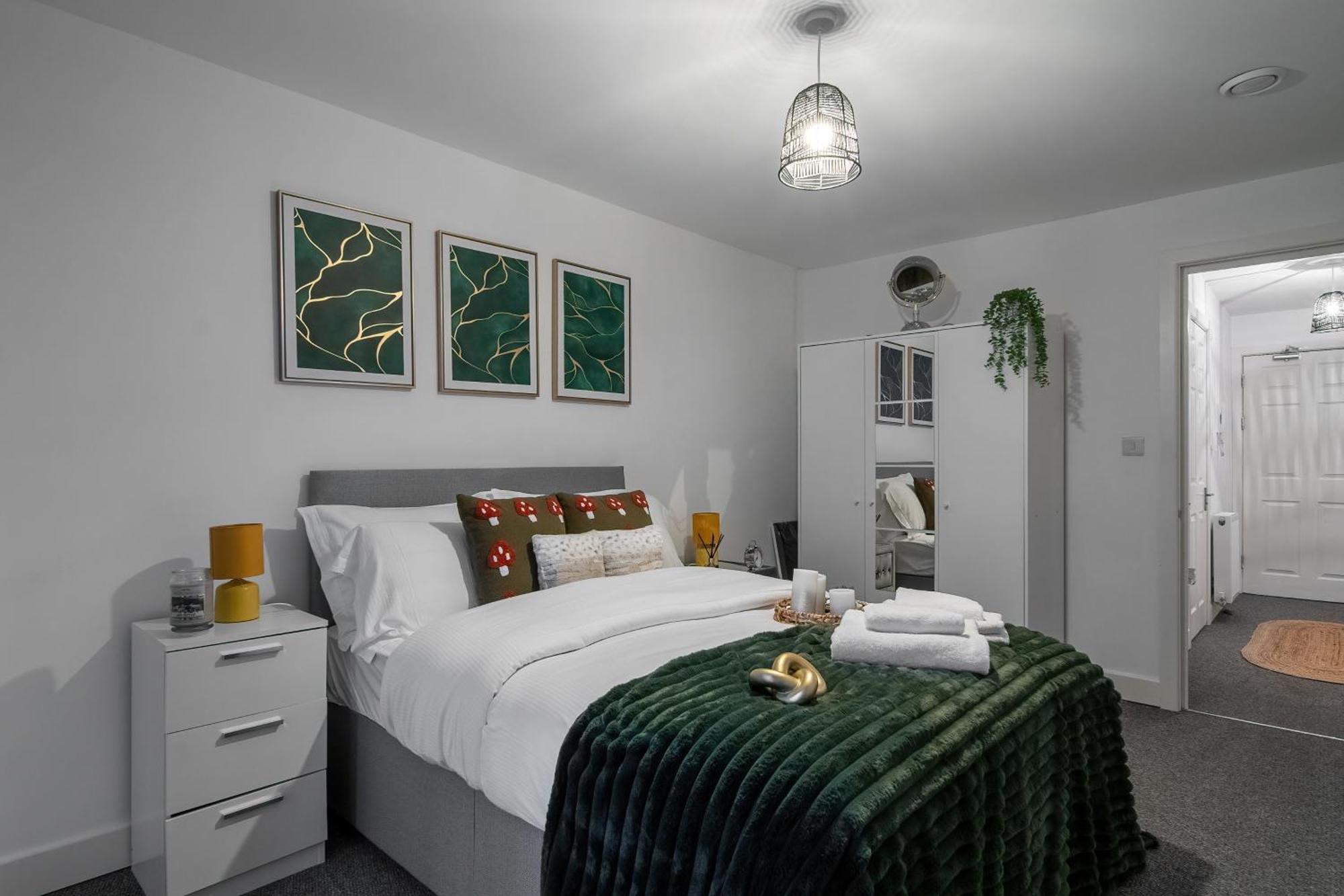 Livestay-New Private Apartment Building Minutes From Heathrow Слау Экстерьер фото