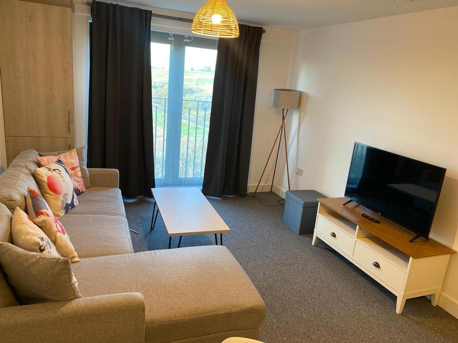 Livestay-New Private Apartment Building Minutes From Heathrow Слау Экстерьер фото